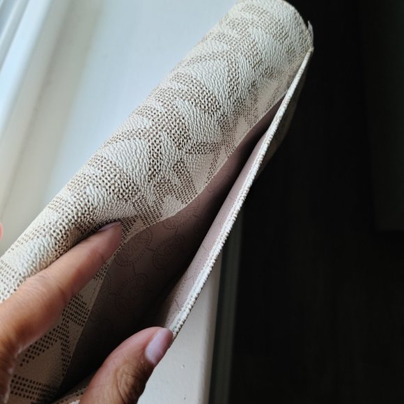 Michael Kors Wallet/Clutch (Wear And Tear) - Picture 5 of 9